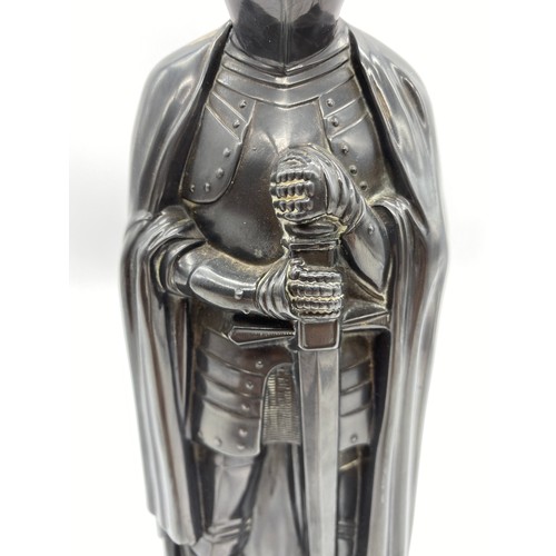 311 - STANDING KNIGHT NOVELTY TABLE LIGHTER