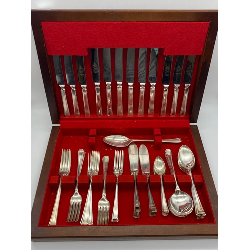 313 - CANTEEN BOX OF PLATED CUTLERY