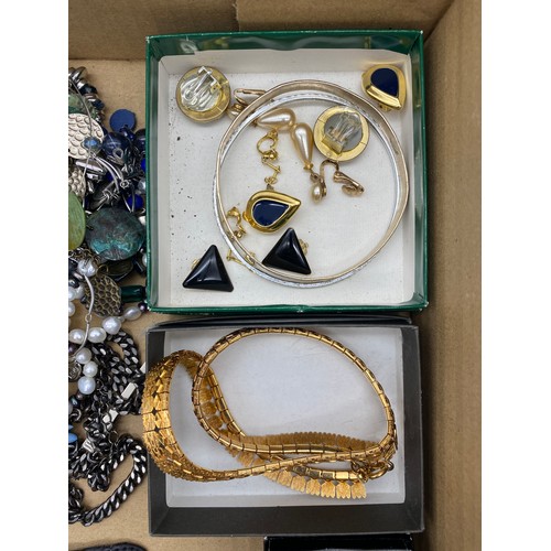 315 - BOX OF DRESS JEWELLERY INCLUDING NECKLACES, LADIES WATCHES, ETC