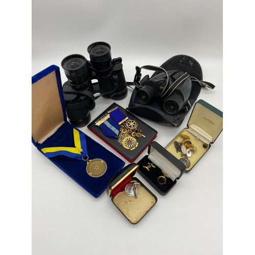 316 - MIRANDA ZOOM BINOCULARS, PRAKTIKA BINOCULARS, GENTLEMANS PLATED CUFFLINKS AND ROTARY CLUB BADGES AND... 