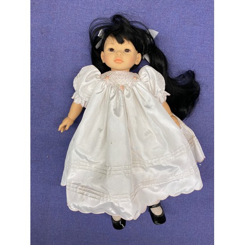 357 - SIX 20TH CENTURY PAULINES LIMITED EDITION MEDIUM AND LARGE SIZE DOLLS