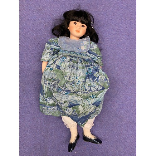 358 - SIX 20TH CENTURY PAULINES LIMITED EDITION MEDIUM SIZE DOLLS