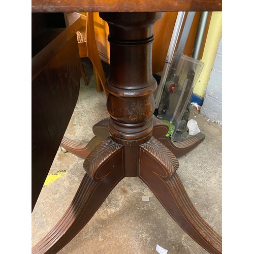 119 - REGENCY MAHOGANY ROSEWOOD BANDED RECTANGULAR BREAKFAST TABLE ON TURNED COLUMN WITH CARVED AND REEDED... 