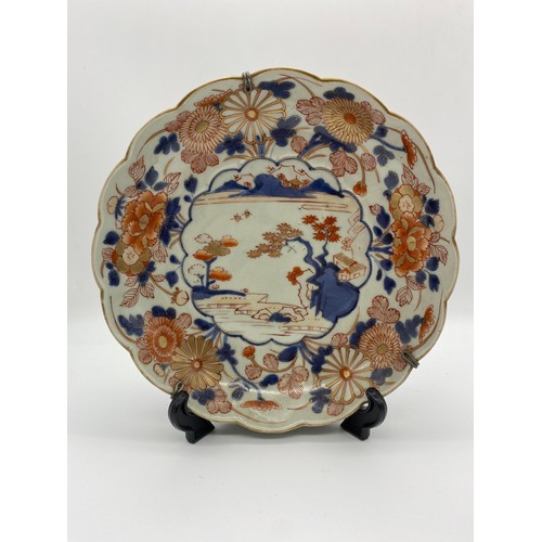 191 - SET OF SIX IMARI SHALLOW DISHES WITH SCALLOPED RIMS