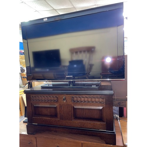 30 - SAMSUNG TV ON OAK MEDIA STAND AND A VHS PLAYER