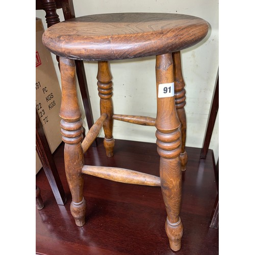 91 - LATE 19TH CENTURY ELM TURNED LEG STOOL