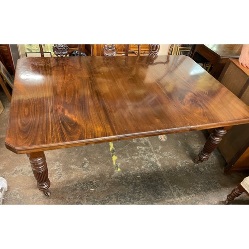 187 - LATE VICTORIAN MAHOGANY WIND-OUT EXTENDING DINING TABLE WITH CANTED EDGES ON FLUTED RING TURNED LEGS