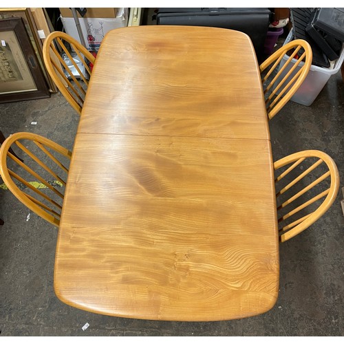 55 - LIGHT ERCOL EXTENDING DINING TABLE WITH FOUR QUAKER BACK WINDSOR CHAIRS (NO.365)