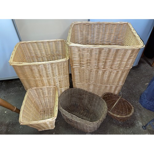 218 - WICKER GRADUATED BASKETS AND HEN BASKETS