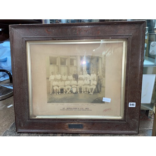 545 - TEAM PHOTOGRAPH OF ST SEPULCHRES CC 1913 IN OAK GLAZED FRAME, PHOTOGRAPH BY S.H. GREENWAY