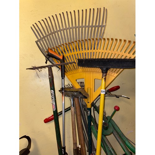 224 - SELECTION OF GARDEN RAKES