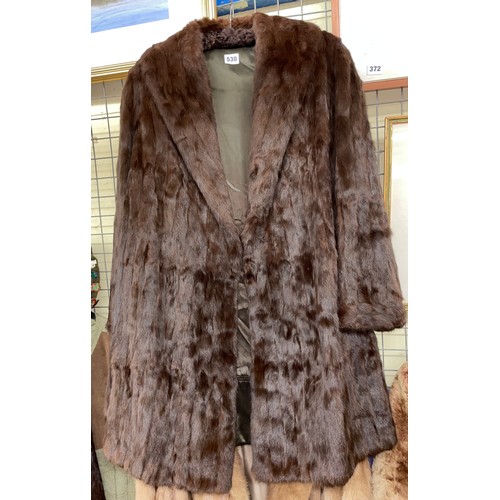 530 - THE WEALD FURRIERS LABELLED BROWN THREE QUARTER LENGTH LADIES COAT