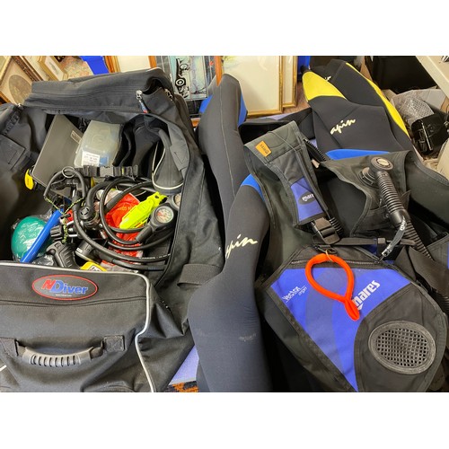 531 - TERRAPIN WETSUITS AND RELATED APPARATUS INCLUDING A MARES XL SCUBA DIVING JACKET, HOLDALL CONTAINING... 