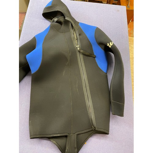 531 - TERRAPIN WETSUITS AND RELATED APPARATUS INCLUDING A MARES XL SCUBA DIVING JACKET, HOLDALL CONTAINING... 