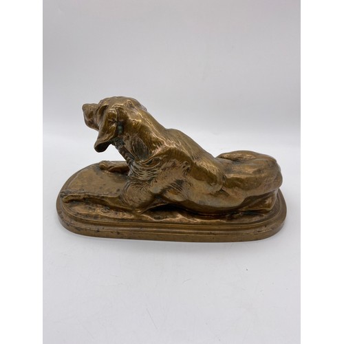 473 - ANIMALIER BRONZE OF A RECUMBENT RETRIEVER BARES SIGNATURE E. FREMIET