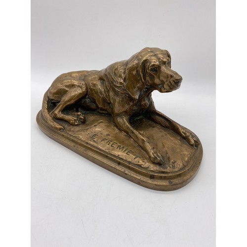 473 - ANIMALIER BRONZE OF A RECUMBENT RETRIEVER BARES SIGNATURE E. FREMIET