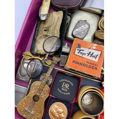 487 - TRAY OF INTERESTING MISCELLANY - SOVEREIGN SCALES, PLATED VESTA CASES AND CIGARETTE CASES, VARIOUS A... 