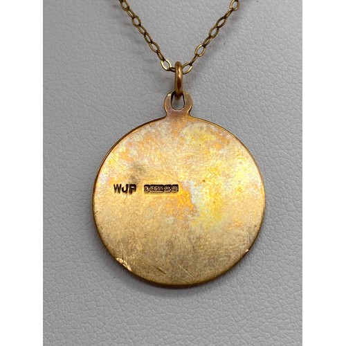 512 - 9CT GOLD ST CHRISTOPHER DISC PENDANT ON A TRACE CHAIN