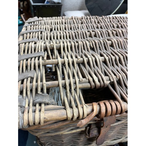 147 - WICKER LONDON COVENTRY LAUNDRY BASKET