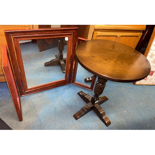 27 - OAK CIRCULAR CROSS STRETCHER BASE OCCASIONAL TABLE AND TRIPLE DRESSING MIRROR