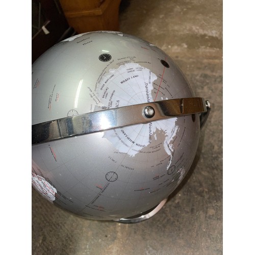 73 - TERRESTRIAL GLOBE