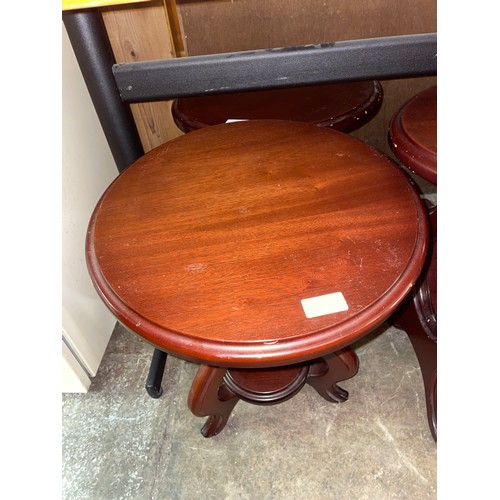 118 - MAHOGANY AND OVAL OCCASIONAL TABLES