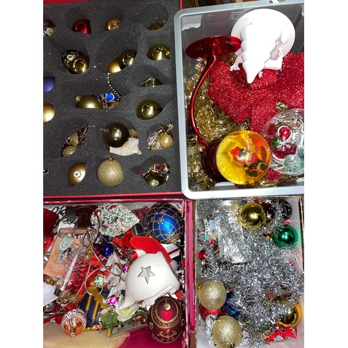 173 - ARTIFICIAL CHRISTMAS TREE AND BOXES OF VARIOUS CHRISTMAS DECORATIONS