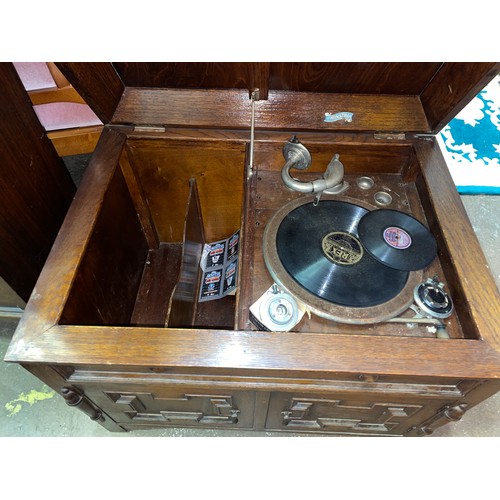 179 - WINDUP GRAMOPHONE IN A GEOMETRIC CABINET