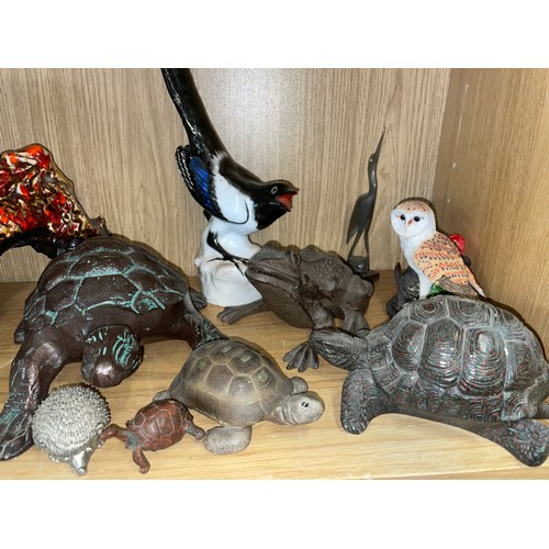 225 - SHELF OF POTTERY - FROG AND TURTLE, RUSSIAN JAY, AND PAIR OF BOOKENDS