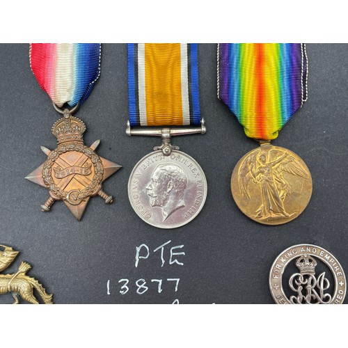 407 - WWI TRIO TO 13877 TO PTE SIDNEY AUSTEN R.BERK.R WITH CAP BADGE AND LAPEL BADGE