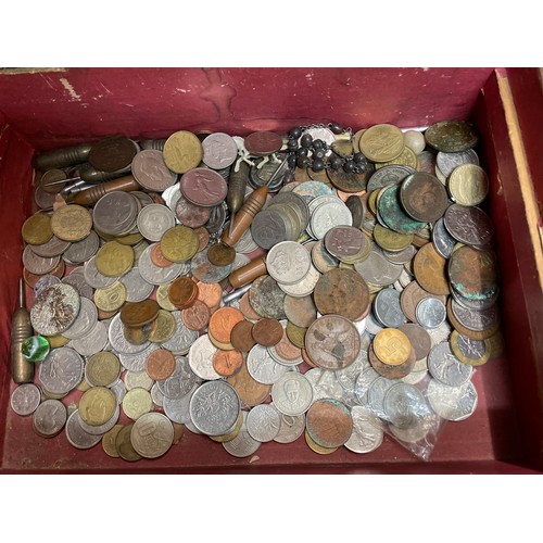 395 - 19TH CENTURY ROSEWOOD WORK BOX CONTAINING MISCELLANY OF GB AND WORLD COINS