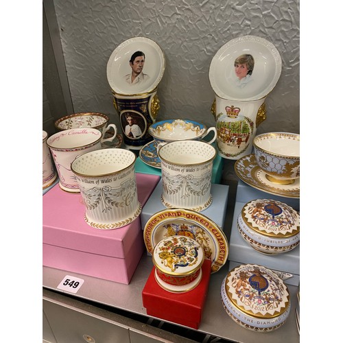 549 - SHELF OF THE OFFICIAL ROYAL COLLECTION COMMEMORATIVE MUGS, TRINKET BOXES AND PIN DISHES AND A CARTON... 