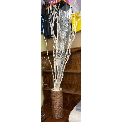 5 - SEAGRASS CYLINDRICAL VASE OF TWISTED TINGTING WITH LIGHTS