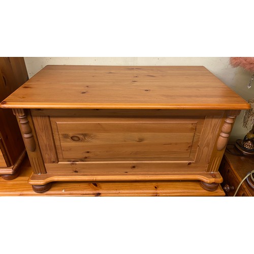 13 - PINE PANEL FRONT BLANKET BOX ON BUN FEET