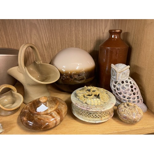 524 - SHELF OF STUDIO POTTERY ITEMS, STONEWARE JAR, AND SOME SOAPSTONE