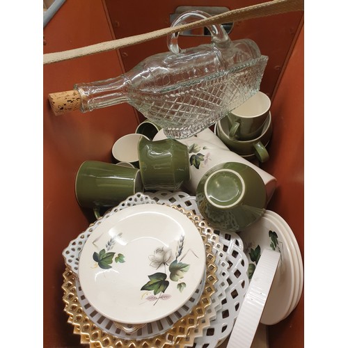 465 - CARTON AND CRATE CONTAINING VARIOUS RIBBON PLATES, PALISSY COFFEE SERVICE AND COTTAGE WARE, ETC.