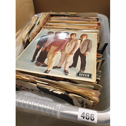 466 - CRATE OF 45 RPM RECORDS MAINLY FROM THE 1960S/70S