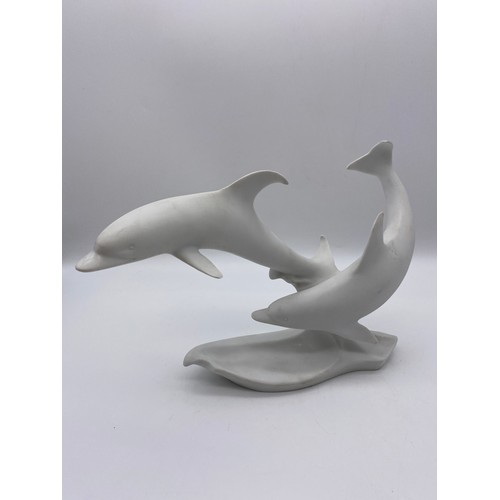 449 - KAISER 401 BLANC DE CHINE DOLPHIN FIGURE GROUP