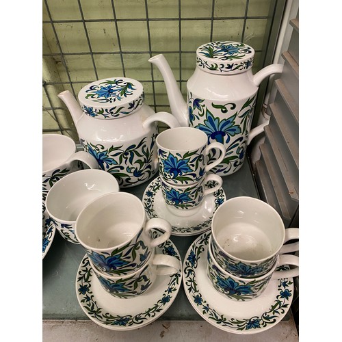 455 - RETRO MIDWINTER TEA, COFFEE AND DINNER WARES