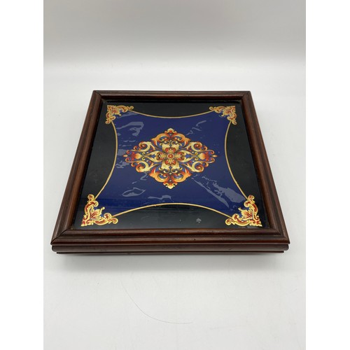 572 - HAND PAINTED GOLD ACANTHUS TILE TRIVET