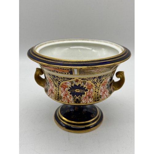 577 - 19TH CENTURY CROWN DERBY PLATE, AND A LATER ROYAL CROWN DERBY TWIN HANDLED PEDESTAL BOWL SANS LID