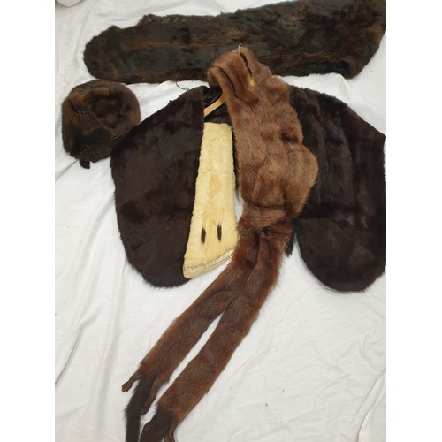 512 - SELECTION OF FUR CAPELETS AND STOLES, AND A BERET