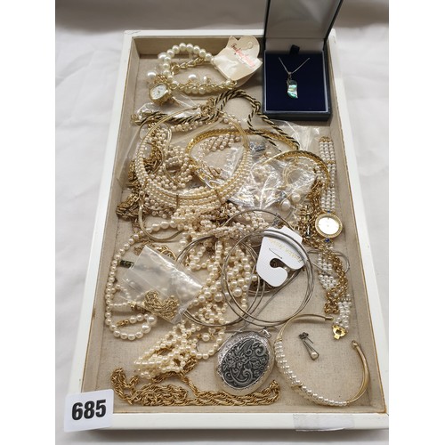 685 - TRAY - VARIOUS COSTUME JEWELLERY SIMULATED PEARL CHOKERS, HOOP EARRINGS, NECKLACES AND CHAINS, ETC 
... 