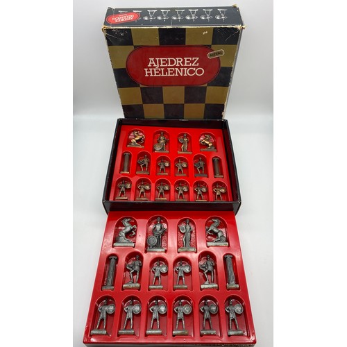 645 - BOXED AJEDREZ HELENICO METAL ANCIENT GREEK CHESS PIECES