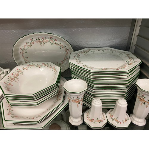 461 - EXTENSIVE THREE SHELVES OF ETERNAL BEAU PATTERNED TABLE WARES INC. TUREENS, GRAVY BOAT, GRADUATED SE... 