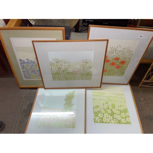 711 - FIVE SIGNED LIMITED EDITION LITHOGRAPHIC PRINTS OF BOTANICAL STUDIES BY HUNT FRAMED AND GLAZED 35CM ... 