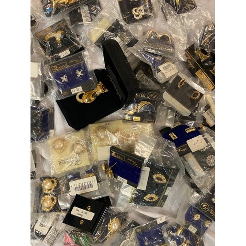 698 - BAG OF VARIOUS LADIES EARRINGS