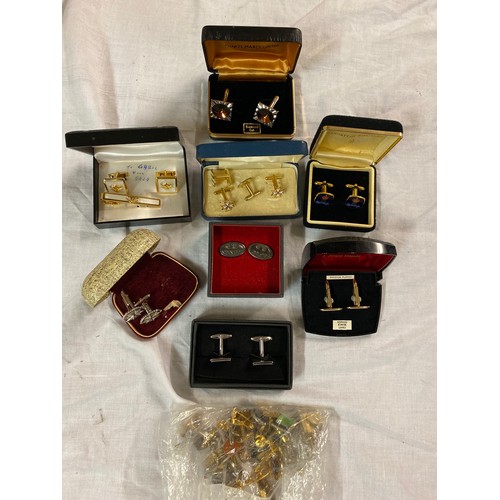 699 - BAG OF GENTLEMANS CUFF LINK SETS, SOME BOXED, SOME UNBOXED