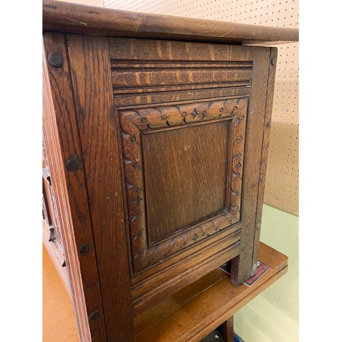 207 - GOOD QUALITY OAK ARCADED PANEL FRONT COFFER