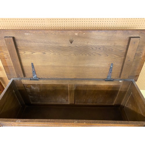 207 - GOOD QUALITY OAK ARCADED PANEL FRONT COFFER